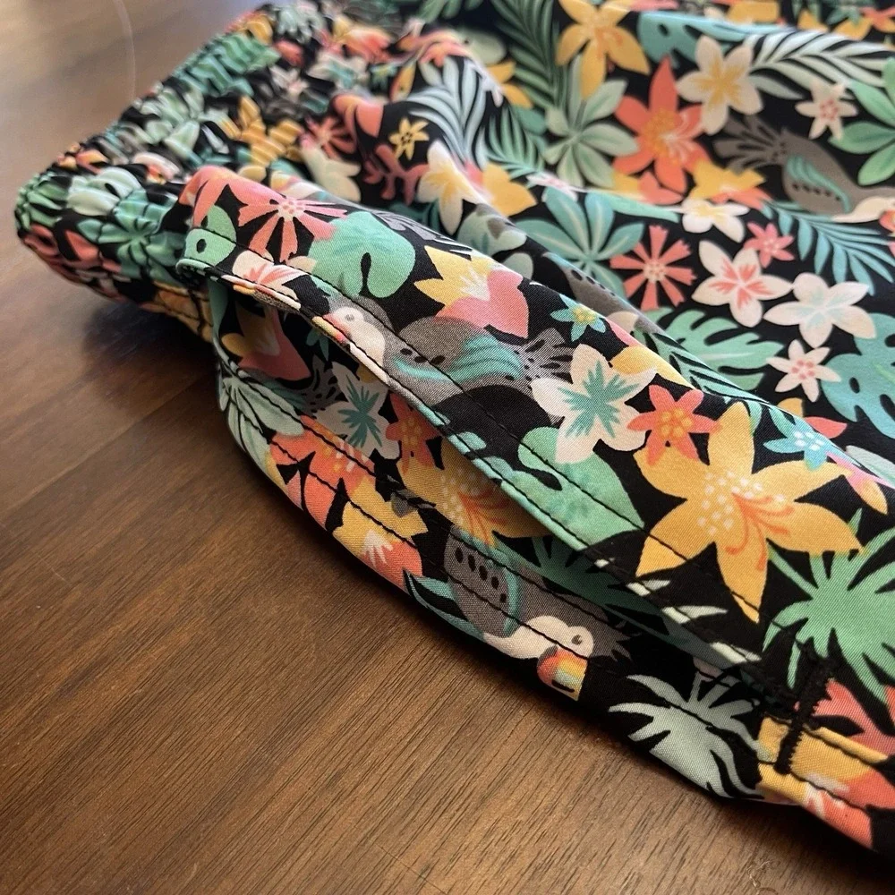 Chubbies Swim Trunks Men's Small Tropical Toucan Floral 5.5